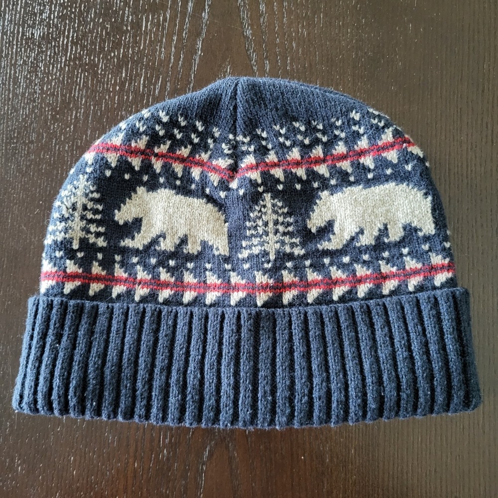 Old Navy Women's Beanie Fair Isle Style Winter Pattern with Bear One Size